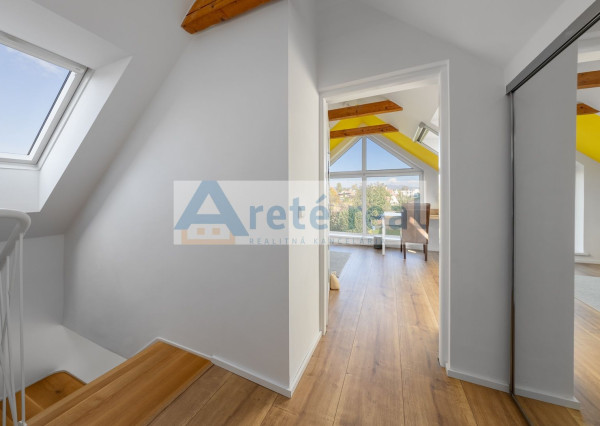 ARETÉ REAL - PREDAJ 2 RODINNÝCH DOMOV ZA CENU JEDNÉHO, SLOVENSKÝ GROB