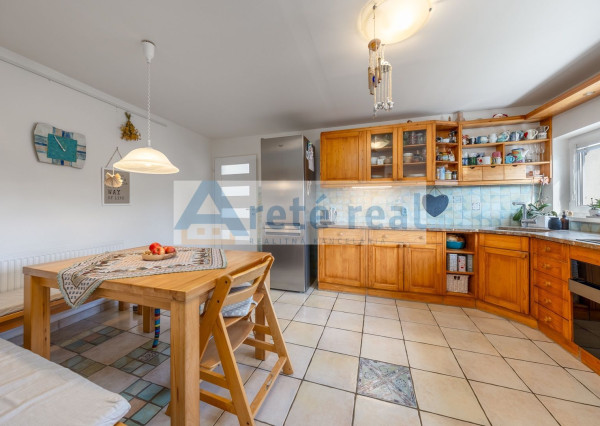 ARETÉ REAL - PREDAJ 2 RODINNÝCH DOMOV ZA CENU JEDNÉHO, SLOVENSKÝ GROB