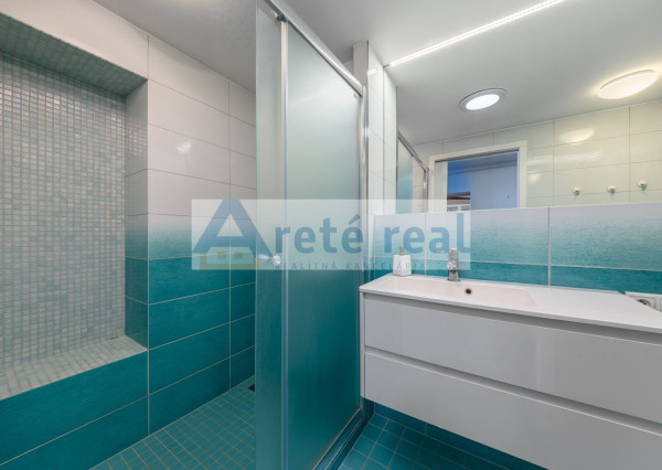 ARETÉ REAL - PREDAJ 2 RODINNÝCH DOMOV ZA CENU JEDNÉHO, SLOVENSKÝ GROB