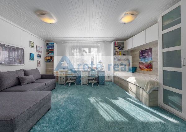 ARETÉ REAL - PREDAJ 2 RODINNÝCH DOMOV ZA CENU JEDNÉHO, SLOVENSKÝ GROB