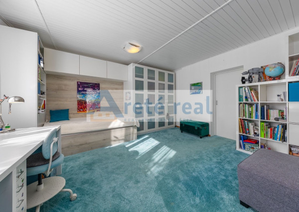 ARETÉ REAL - PREDAJ 2 RODINNÝCH DOMOV ZA CENU JEDNÉHO, SLOVENSKÝ GROB