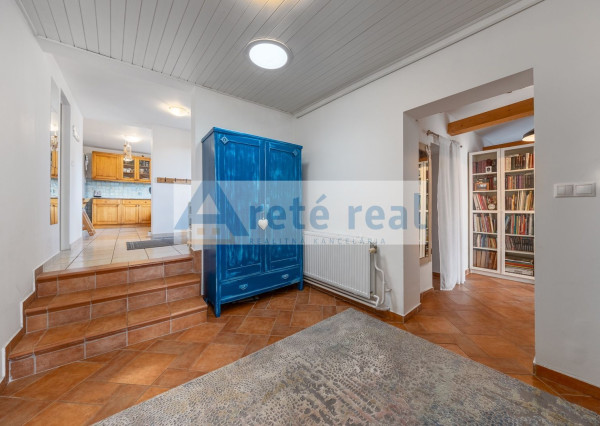 ARETÉ REAL - PREDAJ 2 RODINNÝCH DOMOV ZA CENU JEDNÉHO, SLOVENSKÝ GROB