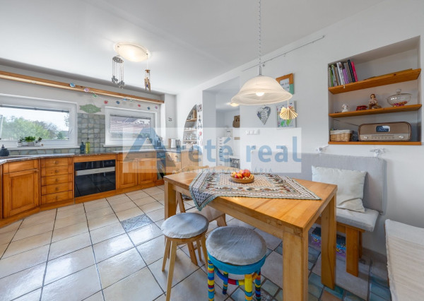 ARETÉ REAL - PREDAJ 2 RODINNÝCH DOMOV ZA CENU JEDNÉHO, SLOVENSKÝ GROB