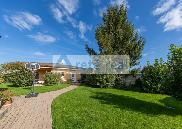 ARETÉ REAL - PREDAJ 2 RODINNÝCH DOMOV ZA CENU JEDNÉHO, SLOVENSKÝ GROB