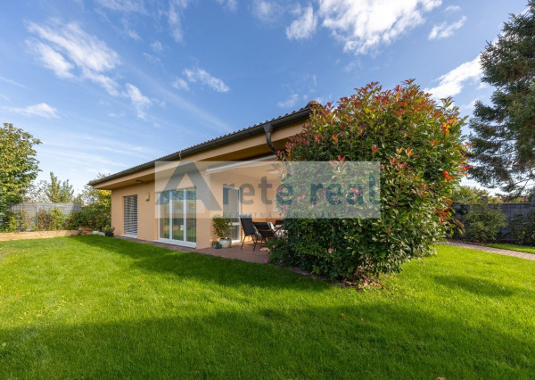 ARETÉ REAL - PREDAJ 2 RODINNÝCH DOMOV ZA CENU JEDNÉHO, SLOVENSKÝ GROB