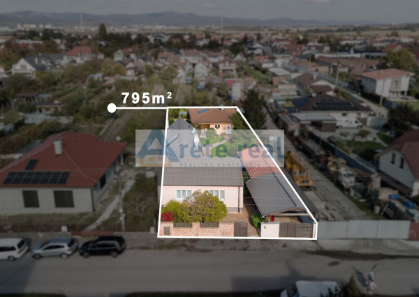 ARETÉ REAL - PREDAJ 2 RODINNÝCH DOMOV ZA CENU JEDNÉHO, SLOVENSKÝ GROB