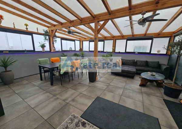 Areté real - Predaj nádherného, nadštandardného, výborne dispozične riešeného 3-izbového bytu s veľkorysou zimnou záhradou a terasou v dobrej lokalite v Slovenskom Grobe, Malý Raj