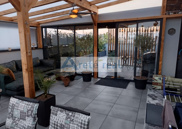 Areté real - Predaj nádherného, nadštandardného, výborne dispozične riešeného 3-izbového bytu s veľkorysou zimnou záhradou a terasou v dobrej lokalite v Slovenskom Grobe, Malý Raj