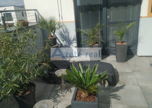 Areté real - Predaj nádherného, nadštandardného, výborne dispozične riešeného 3-izbového bytu s veľkorysou zimnou záhradou a terasou v dobrej lokalite v Slovenskom Grobe, Malý Raj