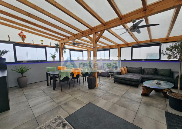 Areté real - Predaj nádherného, nadštandardného, výborne dispozične riešeného 3-izbového bytu s veľkorysou zimnou záhradou a terasou v dobrej lokalite v Slovenskom Grobe, Malý Raj