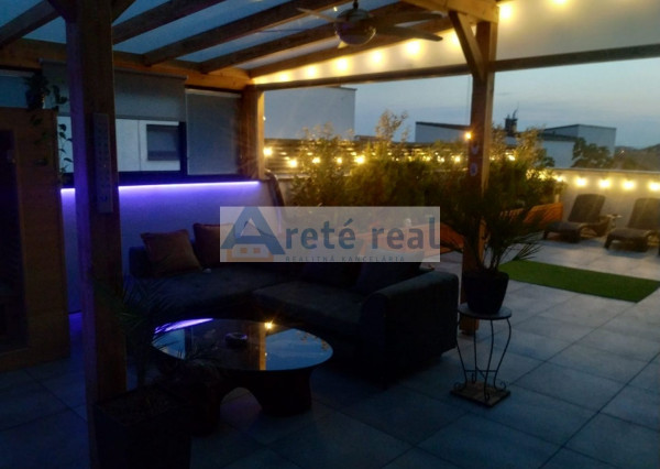 Areté real - Predaj nádherného, nadštandardného, výborne dispozične riešeného 3-izbového bytu s veľkorysou zimnou záhradou a terasou v dobrej lokalite v Slovenskom Grobe, Malý Raj