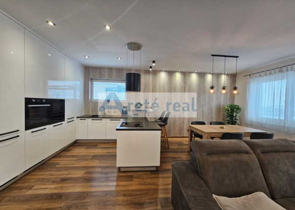 Areté real - Predaj nádherného, nadštandardného, výborne dispozične riešeného 3-izbového bytu s veľkorysou zimnou záhradou a terasou v dobrej lokalite v Slovenskom Grobe, Malý Raj