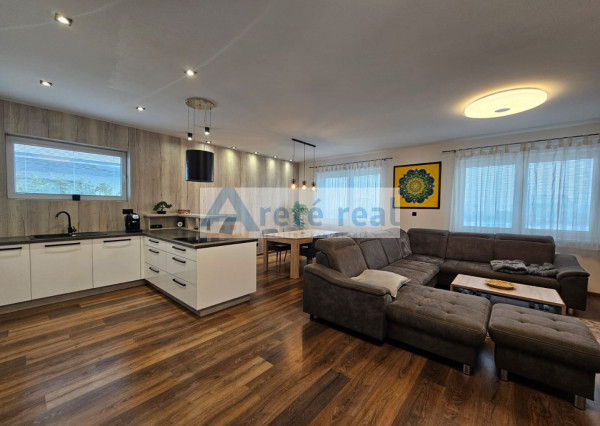 Areté real - Predaj nádherného, nadštandardného, výborne dispozične riešeného 3-izbového bytu s veľkorysou zimnou záhradou a terasou v dobrej lokalite v Slovenskom Grobe, Malý Raj