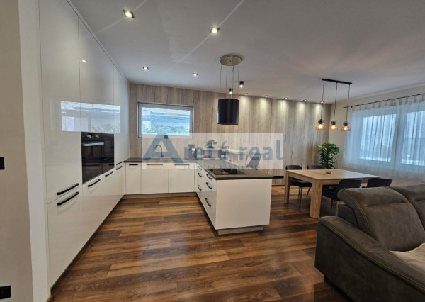 Areté real - Predaj nádherného, nadštandardného, výborne dispozične riešeného 3-izbového bytu s veľkorysou zimnou záhradou a terasou v dobrej lokalite v Slovenskom Grobe, Malý Raj