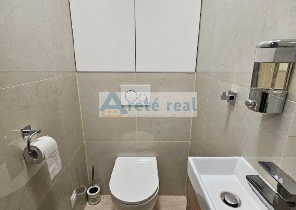 Areté real - Predaj nádherného, nadštandardného, výborne dispozične riešeného 3-izbového bytu s veľkorysou zimnou záhradou a terasou v dobrej lokalite v Slovenskom Grobe, Malý Raj