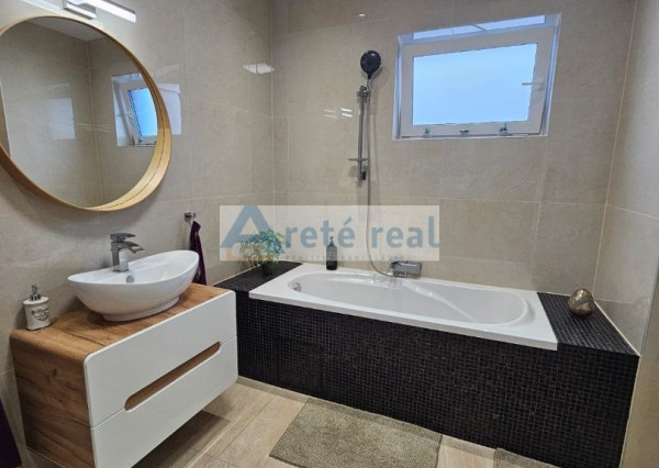 Areté real - Predaj nádherného, nadštandardného, výborne dispozične riešeného 3-izbového bytu s veľkorysou zimnou záhradou a terasou v dobrej lokalite v Slovenskom Grobe, Malý Raj