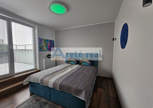 Areté real - Predaj nádherného, nadštandardného, výborne dispozične riešeného 3-izbového bytu s veľkorysou zimnou záhradou a terasou v dobrej lokalite v Slovenskom Grobe, Malý Raj