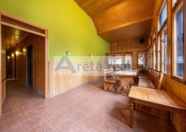 ARETÉ REAL – PREDAJ BUDOVY NA ŠPORTOVÉ A REKREAČNÉ ÚČELY S TROMA CHATKAMI, MODRA, HARMÓNIA