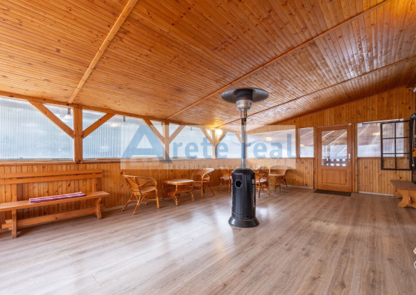 ARETÉ REAL – PREDAJ BUDOVY NA ŠPORTOVÉ A REKREAČNÉ ÚČELY S TROMA CHATKAMI, MODRA, HARMÓNIA