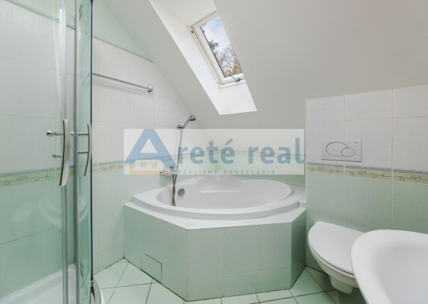 ARETÉ REAL – PREDAJ BUDOVY NA ŠPORTOVÉ A REKREAČNÉ ÚČELY S TROMA CHATKAMI, MODRA, HARMÓNIA