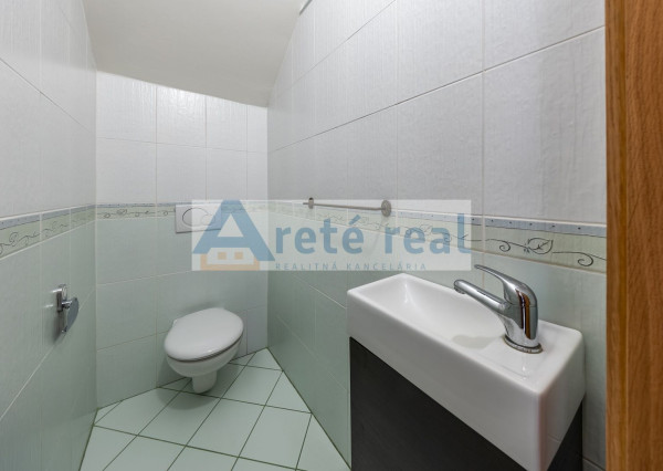 ARETÉ REAL – PREDAJ BUDOVY NA ŠPORTOVÉ A REKREAČNÉ ÚČELY S TROMA CHATKAMI, MODRA, HARMÓNIA