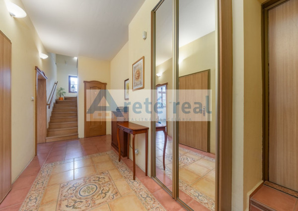 ARETÉ REAL – PREDAJ BUDOVY NA ŠPORTOVÉ A REKREAČNÉ ÚČELY S TROMA CHATKAMI, MODRA, HARMÓNIA