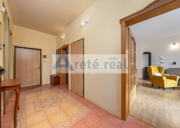 ARETÉ REAL – PREDAJ BUDOVY NA ŠPORTOVÉ A REKREAČNÉ ÚČELY S TROMA CHATKAMI, MODRA, HARMÓNIA