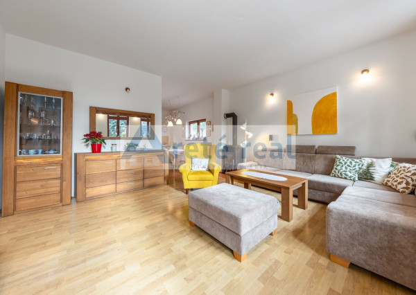 ARETÉ REAL – PREDAJ BUDOVY NA ŠPORTOVÉ A REKREAČNÉ ÚČELY S TROMA CHATKAMI, MODRA, HARMÓNIA