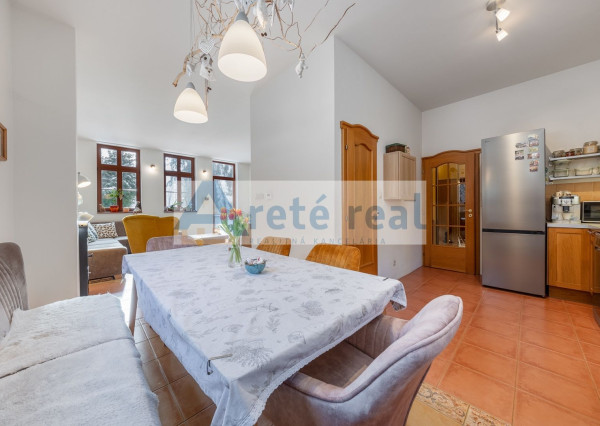 ARETÉ REAL – PREDAJ BUDOVY NA ŠPORTOVÉ A REKREAČNÉ ÚČELY S TROMA CHATKAMI, MODRA, HARMÓNIA