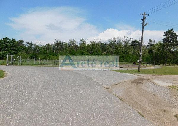 ARETÉ REAL - PREDAJ 5,6 ha POZEMKU NA VÝROBU A SKLADY, LAKŠÁRSKA NOVÁ VES