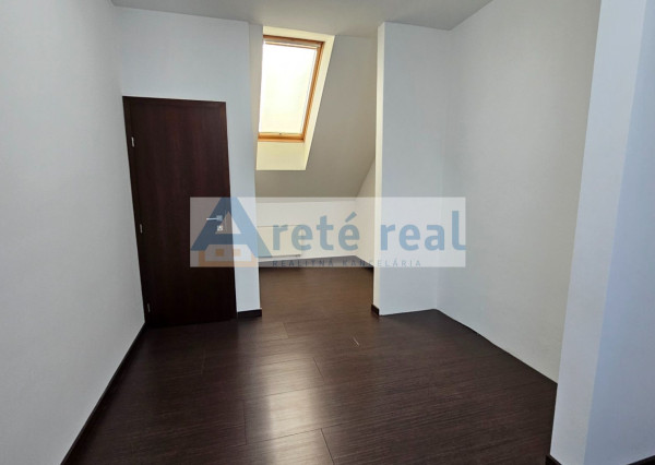 Areté real - Predaj samostatne stojaceho rodinného domu v pokojnej tichej lokalite v obci Nová Dedinka