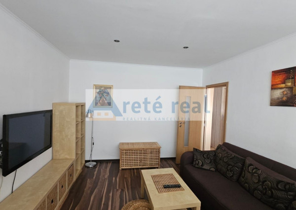 Areté real - Prenájom veľmi pekného, priestranného 2-izbového bytu s  loggiou, Malacky, ul. D. Skuteckého