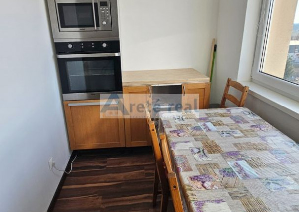 Areté real - Prenájom veľmi pekného, priestranného 2-izbového bytu s  loggiou, Malacky, ul. D. Skuteckého