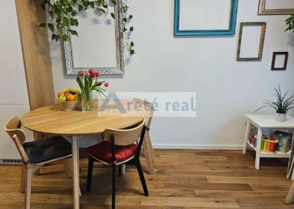 ARETÉ REAL- PRENÁJOM  KRÁSNEHO,KOMPLETNE ZARIADENÉHO 4 IZB.DOMU  V NOVOSTAVBE, 2 PARKOVACIE STÁTIA-VINOSADY