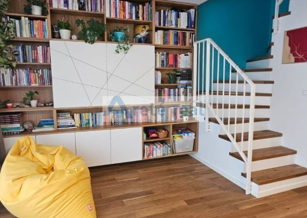 ARETÉ REAL- PRENÁJOM  KRÁSNEHO,KOMPLETNE ZARIADENÉHO 4 IZB.DOMU  V NOVOSTAVBE, 2 PARKOVACIE STÁTIA-VINOSADY