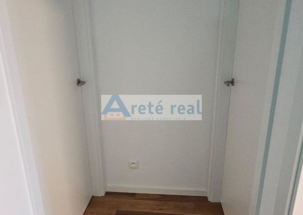 ARETÉ REAL- PRENÁJOM  KRÁSNEHO,KOMPLETNE ZARIADENÉHO 4 IZB.DOMU  V NOVOSTAVBE, 2 PARKOVACIE STÁTIA-VINOSADY