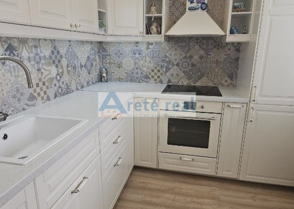 Areté real - Predaj veľmi pekného, výborne dispozične riešeného, zrekonštruovaného 2-izbového bytu s balkónom v centre Pezinka, ul. Záhradná