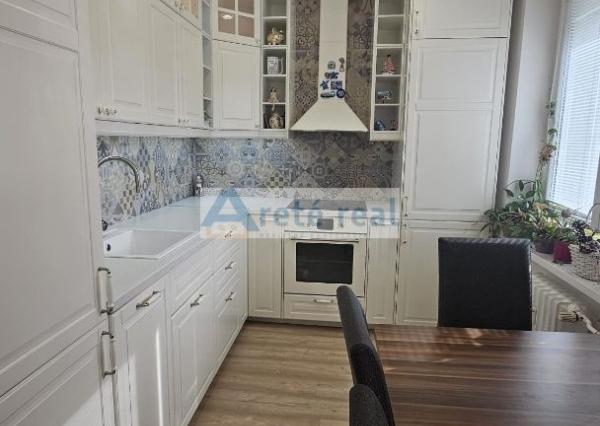 Areté real - Rezervovane! Predaj veľmi pekného, výborne dispozične riešeného, zrekonštruovaného 2-izbového bytu s balkónom v centre Pezinka, ul. Záhradná