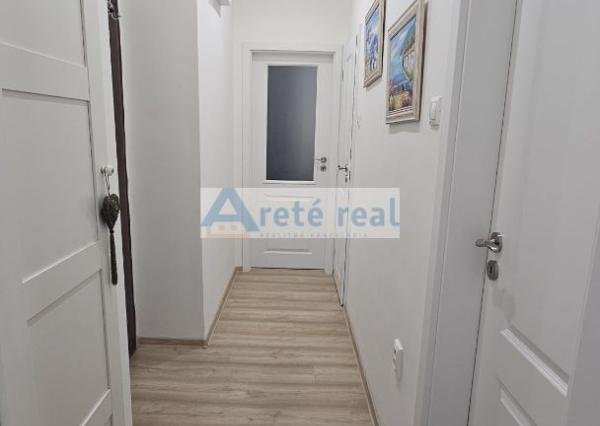 Areté real - Rezervovane! Predaj veľmi pekného, výborne dispozične riešeného, zrekonštruovaného 2-izbového bytu s balkónom v centre Pezinka, ul. Záhradná