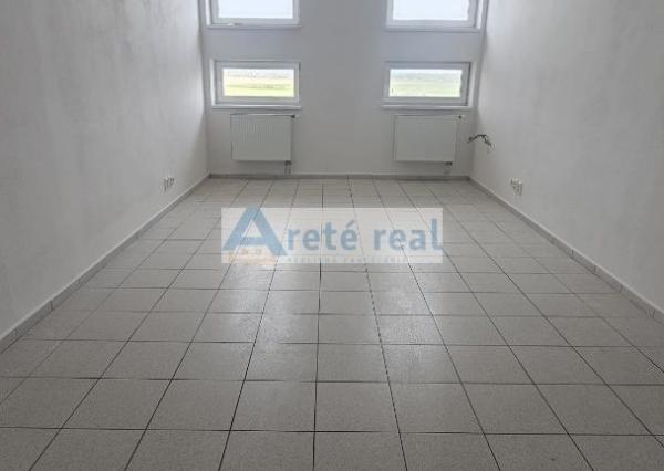 Areté real - Prenájom prevádzkových priestorov s parkovacím miestom v dobrej lokalite v Pezinku, ul. Šenkvická cesta, GAS CENTRUM