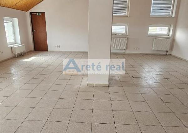 Areté real - Prenájom prevádzkových priestorov s parkovacím miestom v dobrej lokalite v Pezinku, ul. Šenkvická cesta, GAS CENTRUM