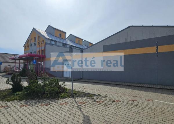 Areté real - Prenájom prevádzkových priestorov s parkovacím miestom v dobrej lokalite v Pezinku, ul. Šenkvická cesta, GAS CENTRUM