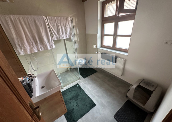 ARETÉ REAL – PREDAJ RODINNÉHO DOMU S NEBYTOVÝMI  BUDOVAMI KONČIACIMI NÁDÁHERNOU ZÁHRADOU A MESTSKÝMI HRADBAMI V CENTRE MODRY, ŠTÚROVA