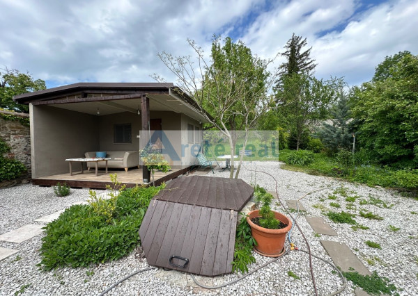 ARETÉ REAL – PREDAJ STAVEBNÉHO POZEMKU S RODINNÝM DOMOM, NEBYTOVÝMI BUDOVAMI A NÁDÁHERNOU ZÁHRADOU V CENTRE MODRY, ŠTÚROVA