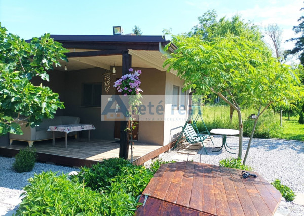 ARETÉ REAL – PREDAJ STAVEBNÉHO POZEMKU S RODINNÝM DOMOM, NEBYTOVÝMI BUDOVAMI A NÁDÁHERNOU ZÁHRADOU V CENTRE MODRY, ŠTÚROVA