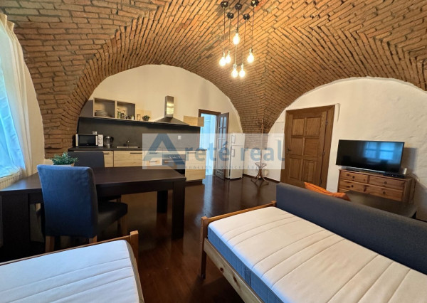 ARETÉ REAL – PREDAJ STAVEBNÉHO POZEMKU S RODINNÝM DOMOM, NEBYTOVÝMI BUDOVAMI A NÁDÁHERNOU ZÁHRADOU V CENTRE MODRY, ŠTÚROVA