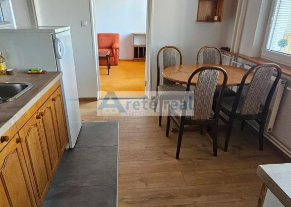 Areté real - Prenájom výborne dispozične riešeného 3,5-izbového bytu s loggiou v dobrej lokalite v Pezinku, ul. Svätoplukova