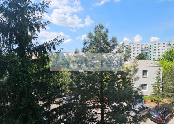 Areté real - Prenájom výborne dispozične riešeného 3,5-izbového bytu s loggiou v dobrej lokalite v Pezinku, ul. Svätoplukova