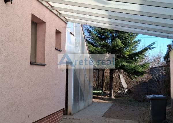 Areté real - Zľava! Predaj dvojgeneračného rodinného domu vhodného aj na podnikanie spojeného s bývaním v strategickej lokalite s prístupom priamo z hlavnej cesty v obci Viničné,