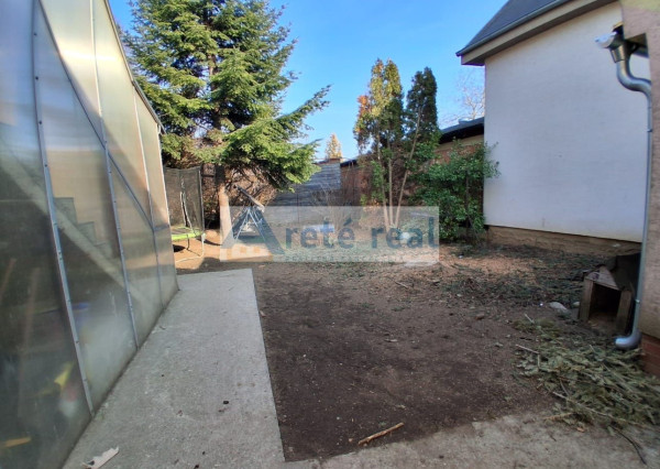 Areté real - Zľava! Predaj dvojgeneračného rodinného domu vhodného aj na podnikanie spojeného s bývaním v strategickej lokalite s prístupom priamo z hlavnej cesty v obci Viničné,